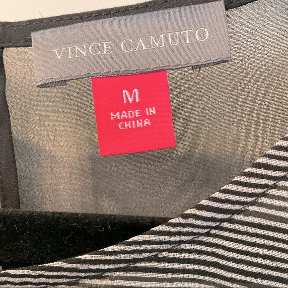 NWOT Vince Camuto Short-Sleeve Floral-Print Tunic, Black/White - Picture 5 of 7